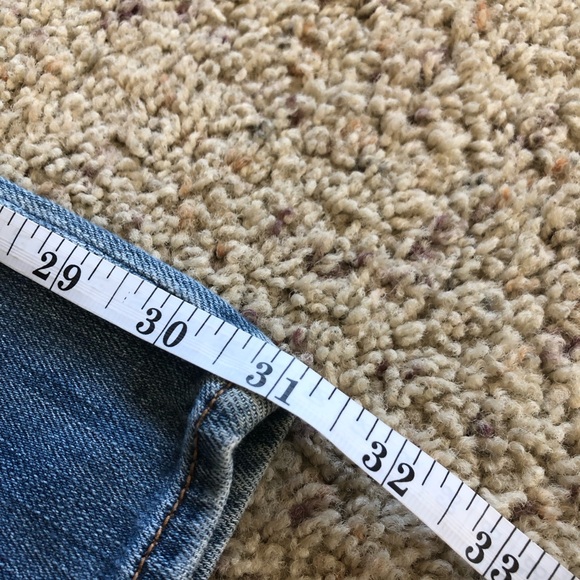 Women’s | American Eagle | Light Blue Artist Distressed Jeans; Size 2 Regular - Picture 4 of 11